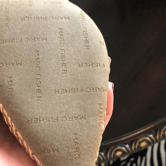 Beautiful Marc Fisher slides. Metallic gold, almost champagne color - Picture 6 of 7